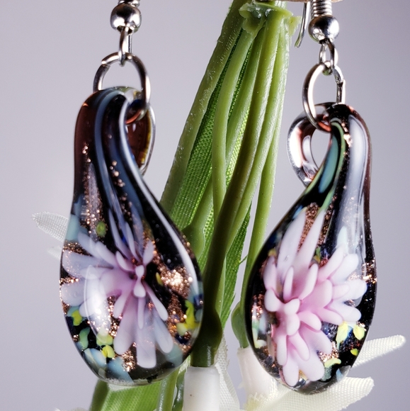 Earrings - Picture 1 of 2